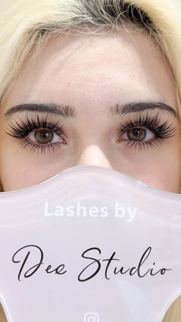 Volumen Wimpernverlängerung bei Dee Studio Wien